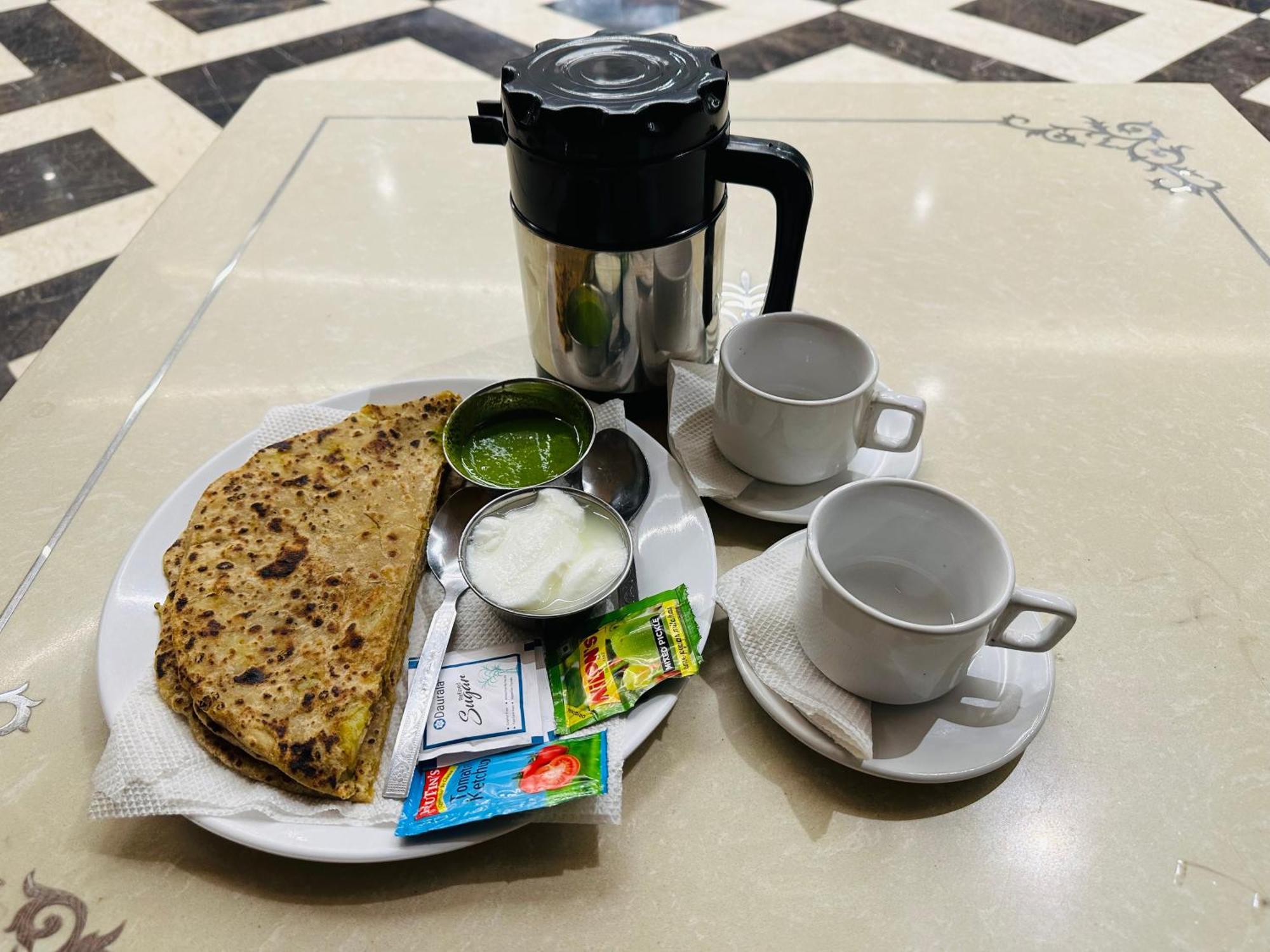 Chowdhry Tourist Lodge - New Delhi Railway Station - 2 Minutes Walk Kültér fotó